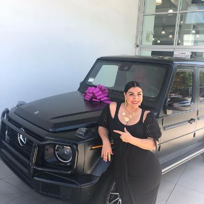 Picture of Asa Soltan and her Mercedes Benz